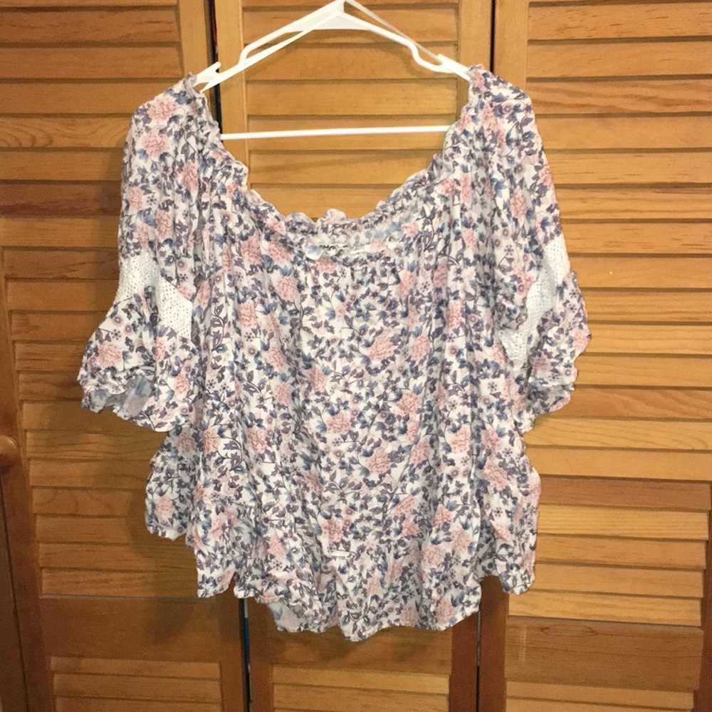 Floral off the shoulder blouse. Size: 1X